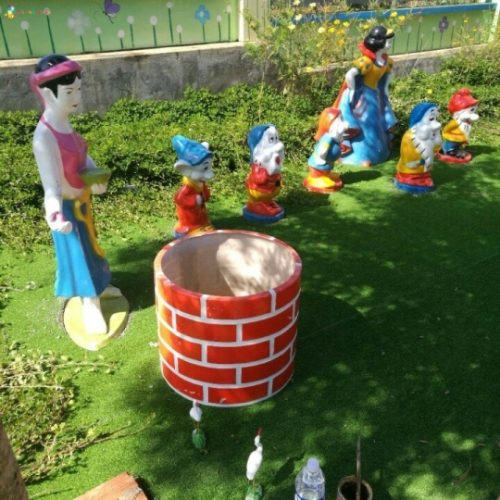 Tượng cô tấm giếng nước